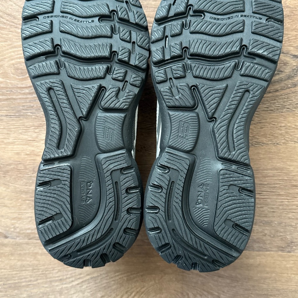 Brooks Ghost 15 Men's Gray and Black Athletic Shoes - Picture 3 of 4